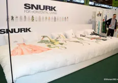 Het enorme bed van Snurk, wat staat voor de kunst van het horizontaal leven. Snurk maakt bed- en interieurlinnen met fotoprint.